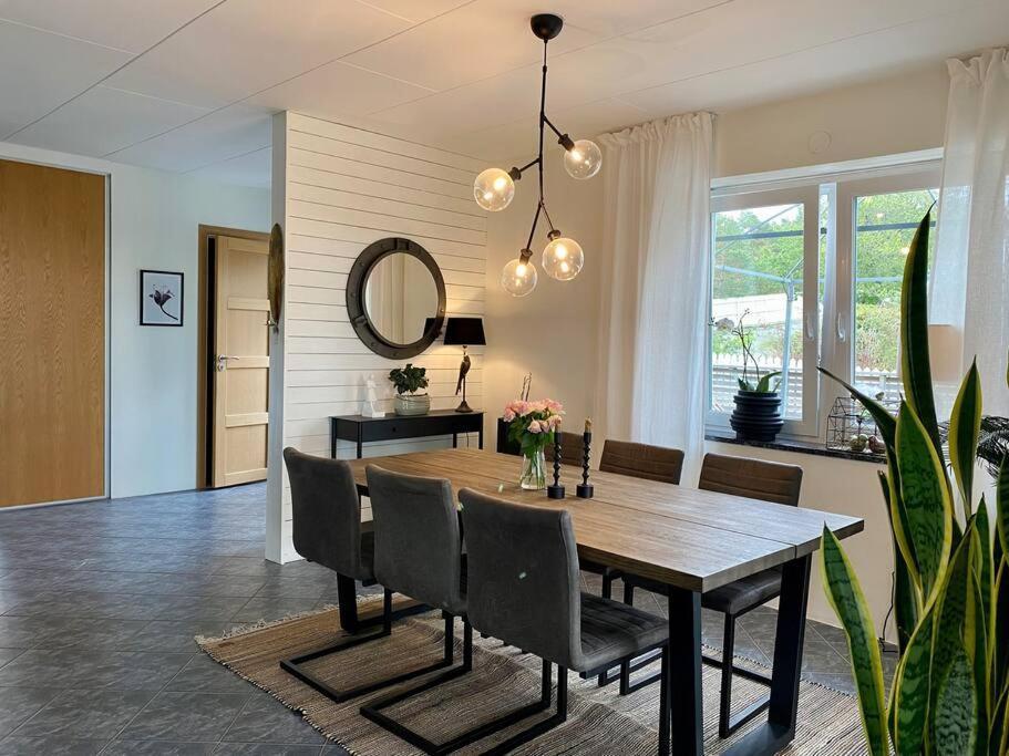 Villalaegenhet I Askim Med Havsutsikt *